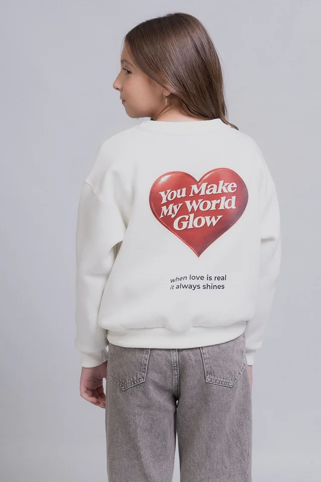 Buzo Sora De Frisa Con Estampa De Corazones Y Frase You Make My World Glow.