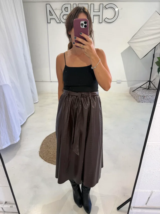 Falda Varsovia - Art.1548 (cuero labrado)