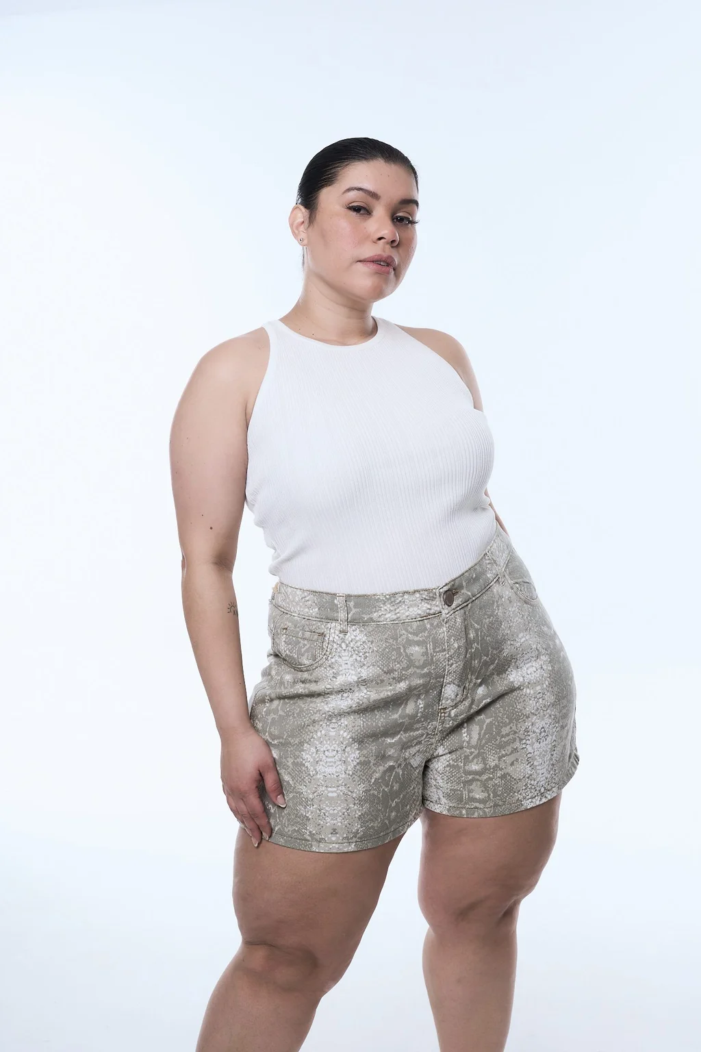 SHORT YARA RIGIDO