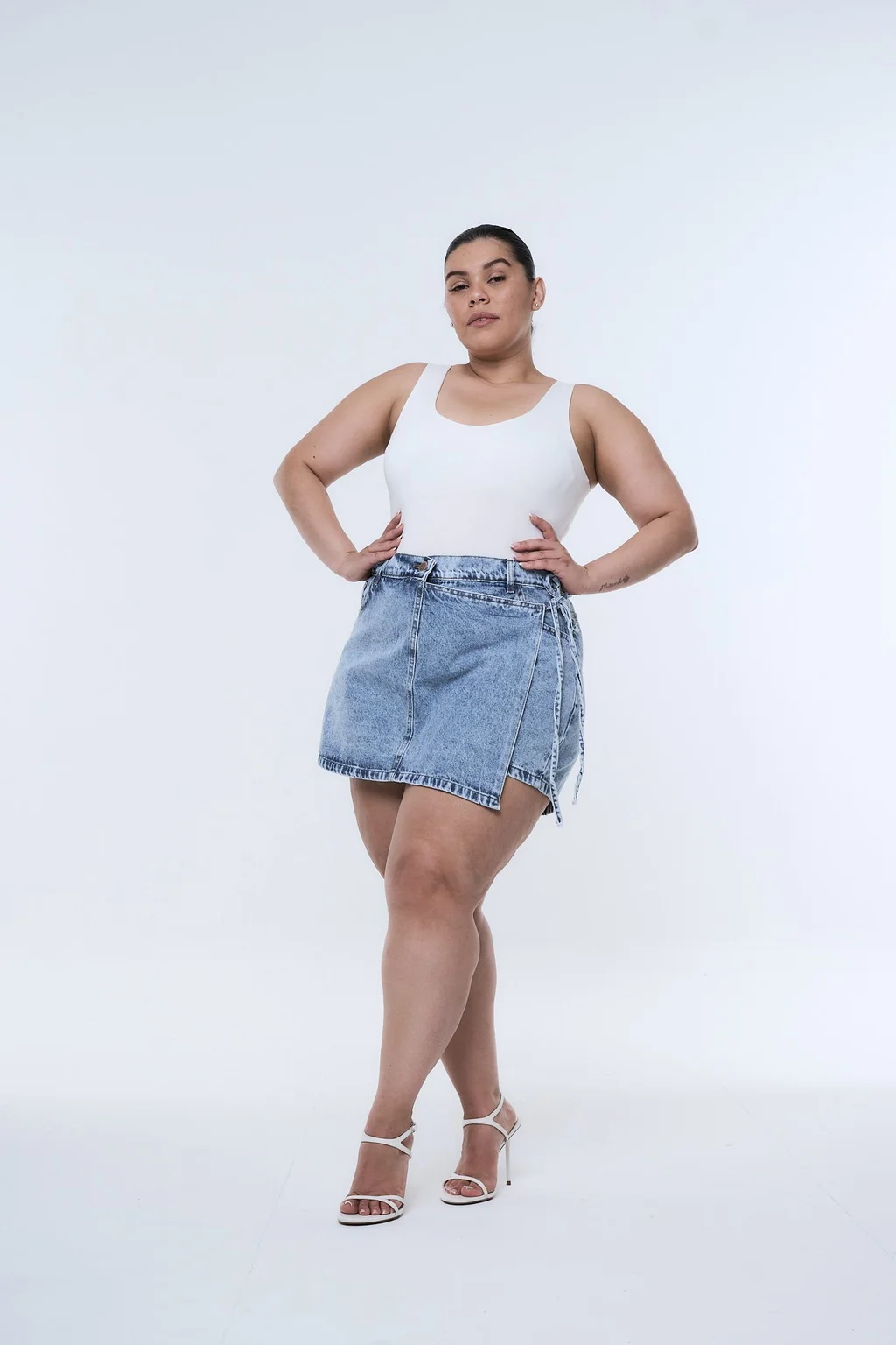 SHORT-POLLERA DIOMAR NEVADO LAZO RIGIDO