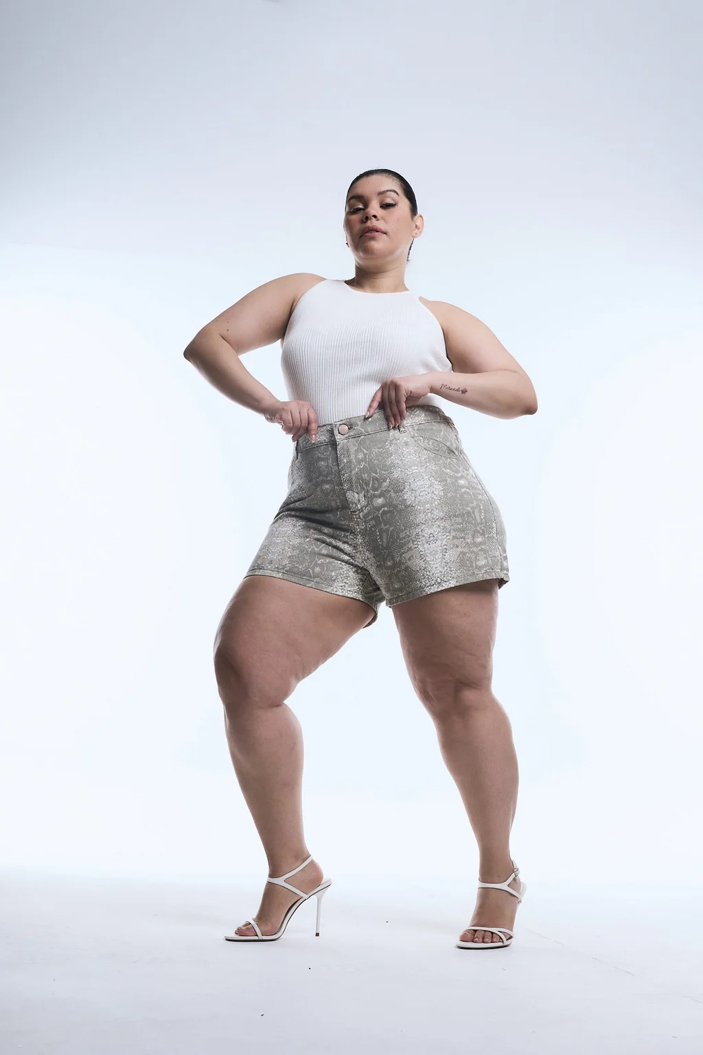 SHORT YARA RIGIDO