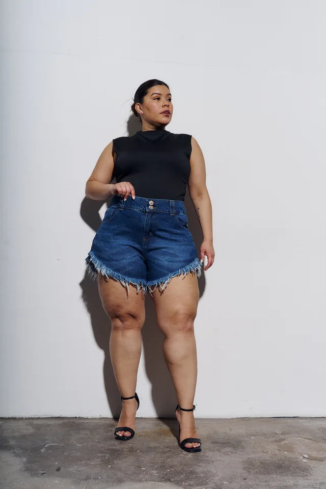 SHORT MELIA CINTURA ANCHA BIGOTE RÍGIDO