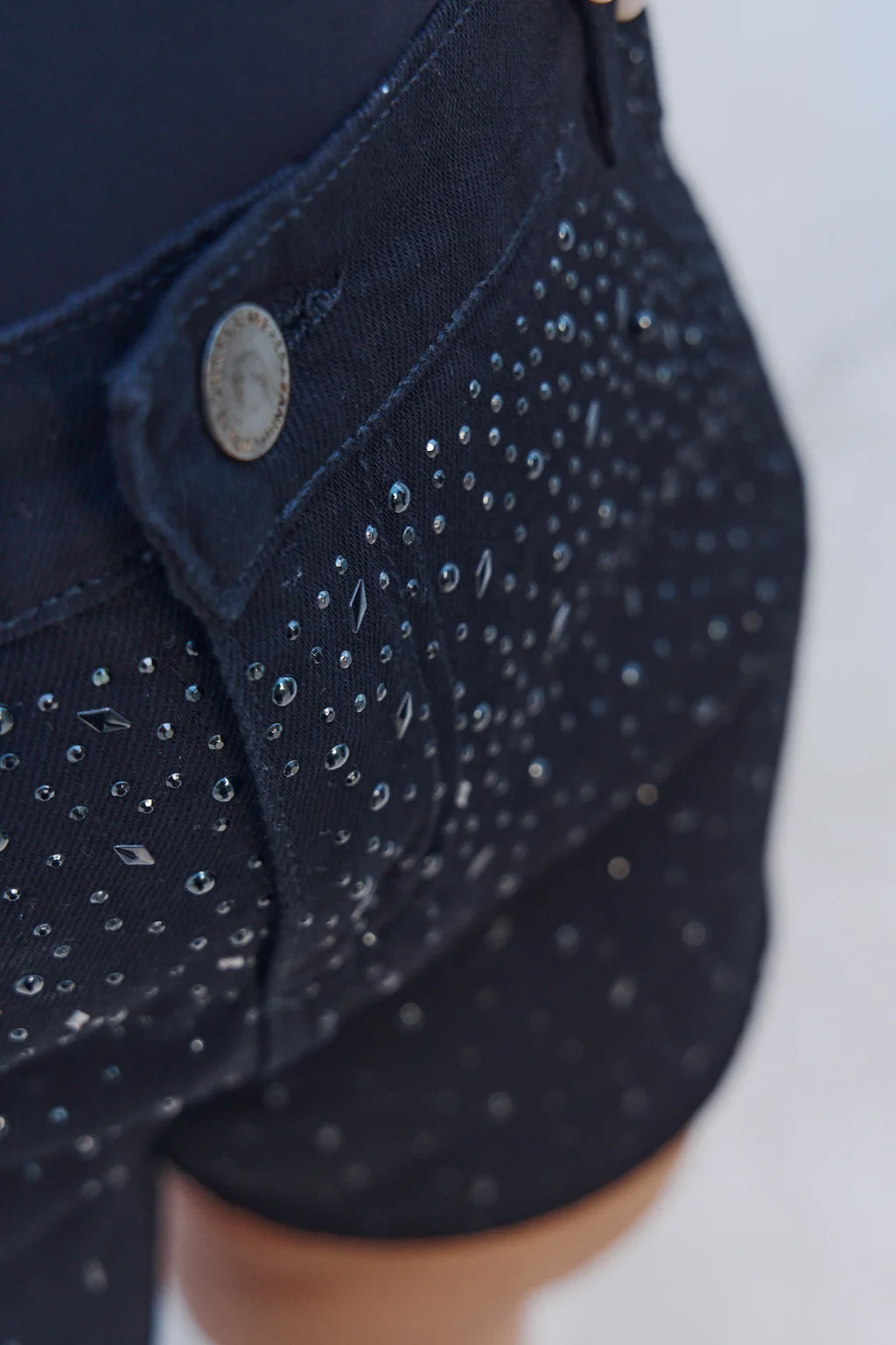 SHORT KOSMOS BRILLO RÍGIDO