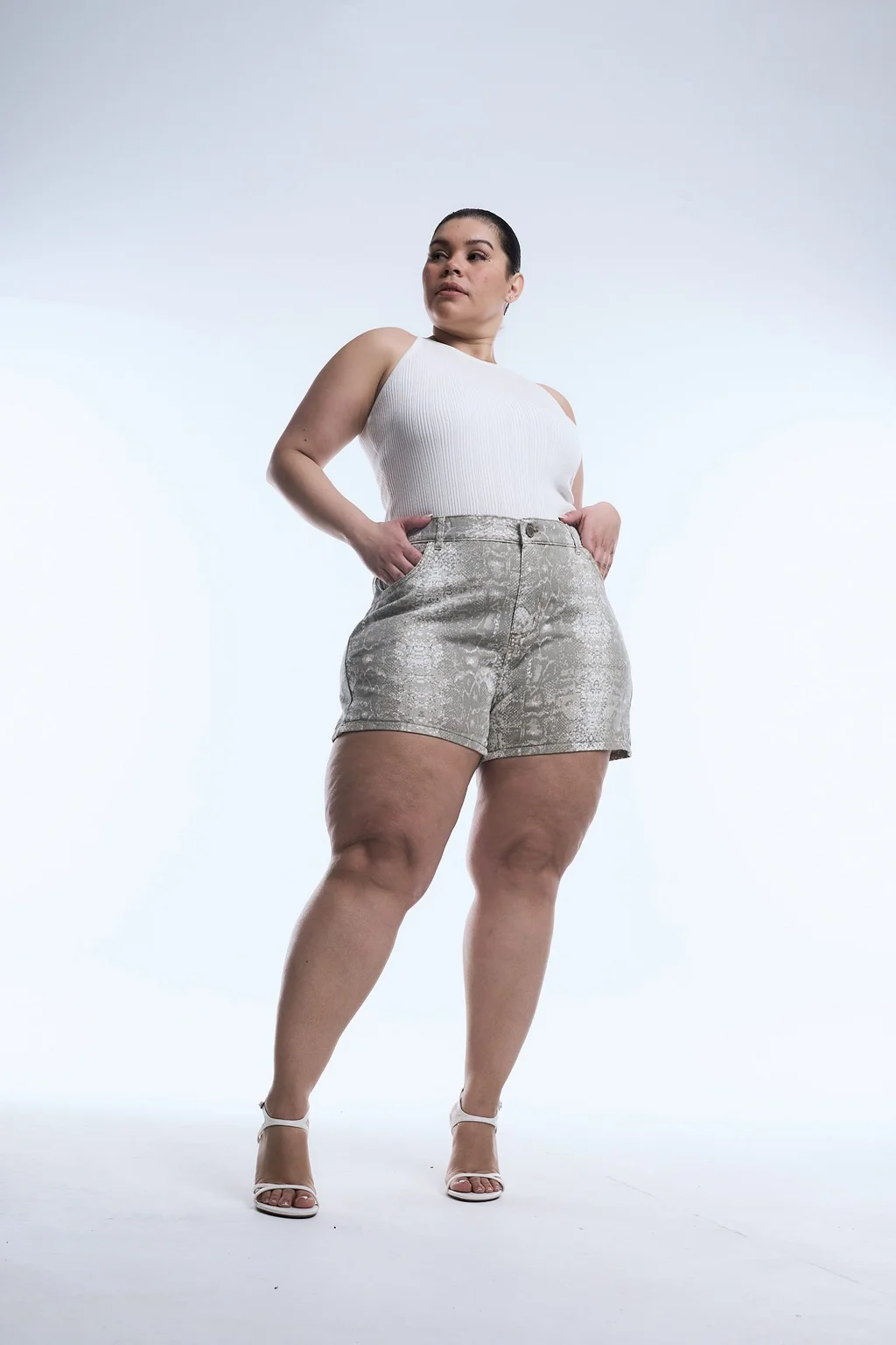 SHORT YARA RIGIDO