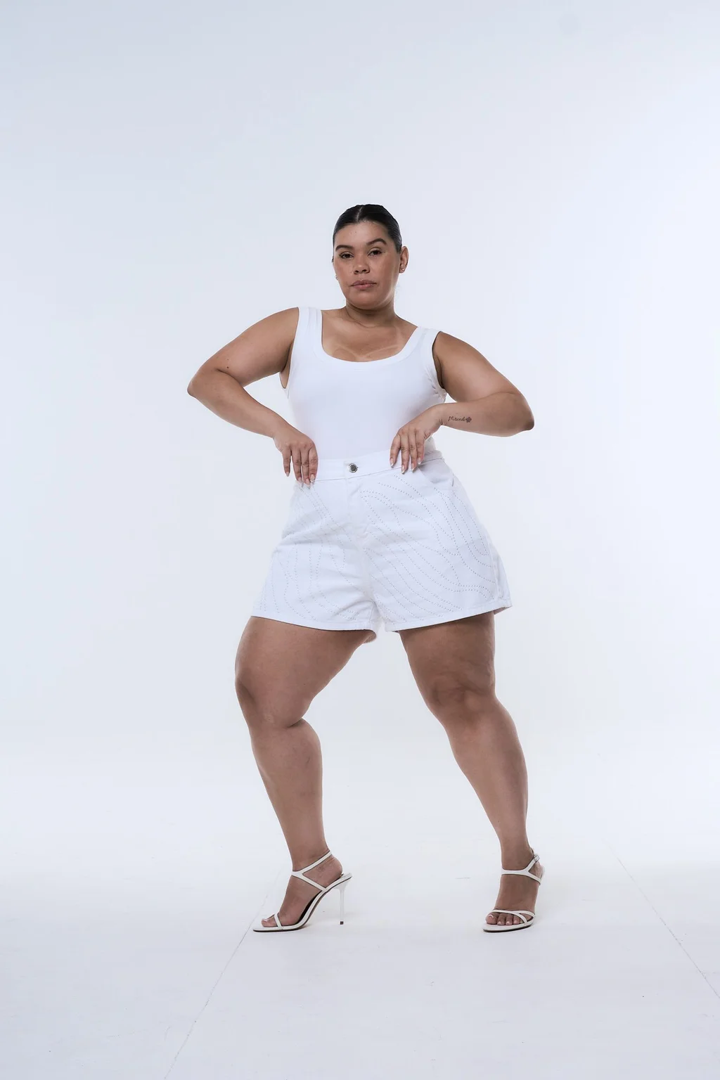 SHORT WHITAVEL STRASS RIGIDO