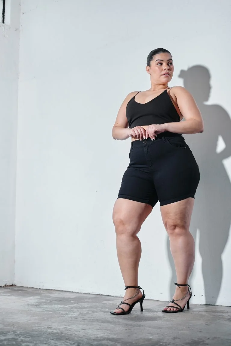 SHORT BLACK