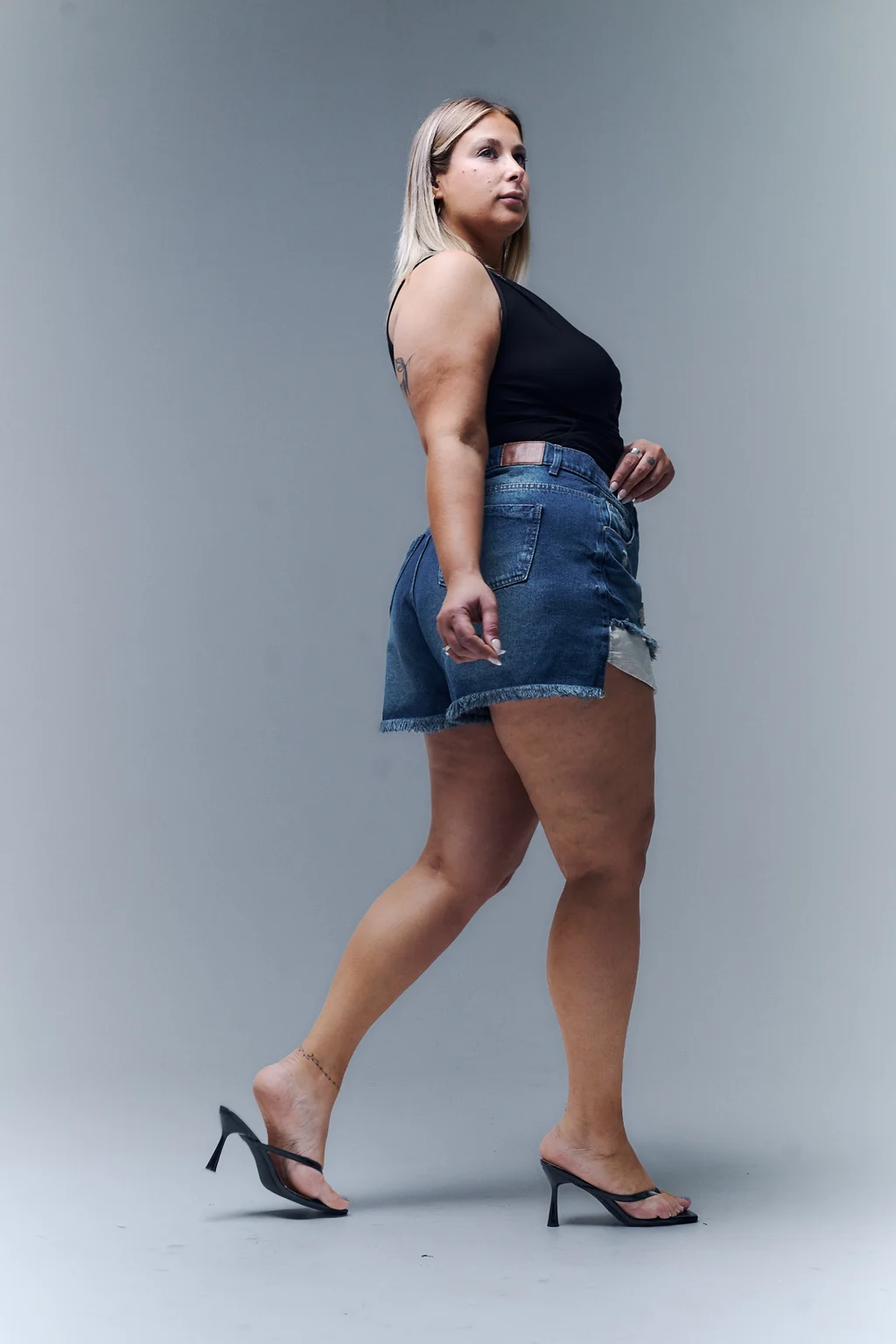 SHORT CASSIO MATIZADO ROTURAS BROCAS BIGOTE RIGIDO