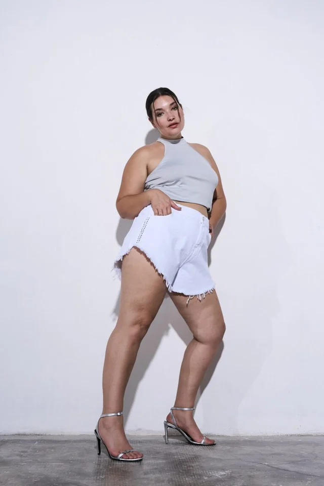 SHORT WHITANIA BRILLOS