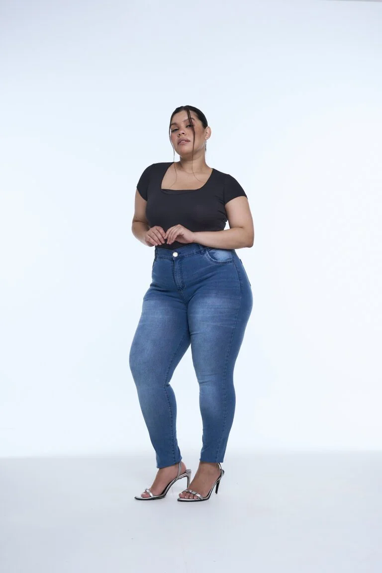 CHUPÍN NEHIA BIGOTE