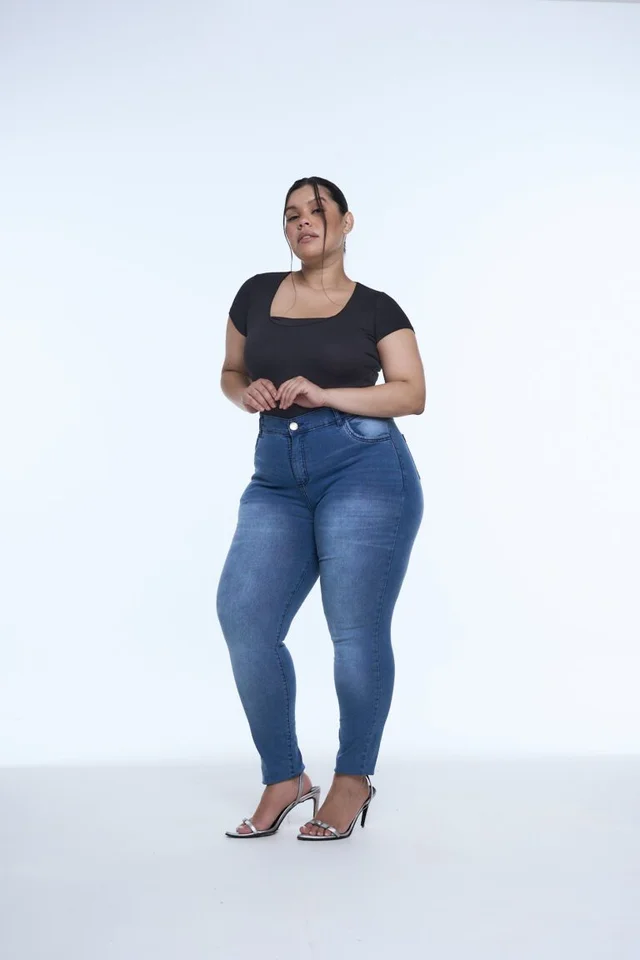 CHUPÍN NEHIA BIGOTE