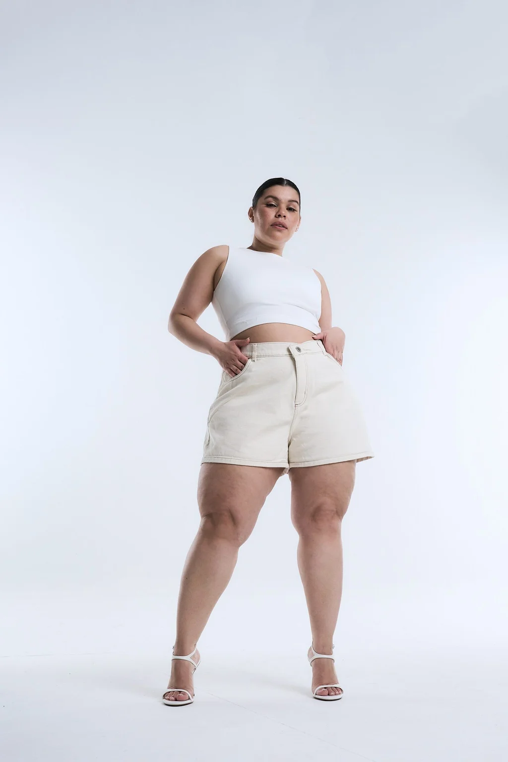 SHORT BEIGE