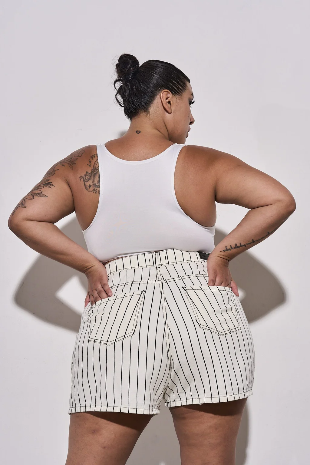 SHORT SELENEVA LÍNEAS NEGRAS