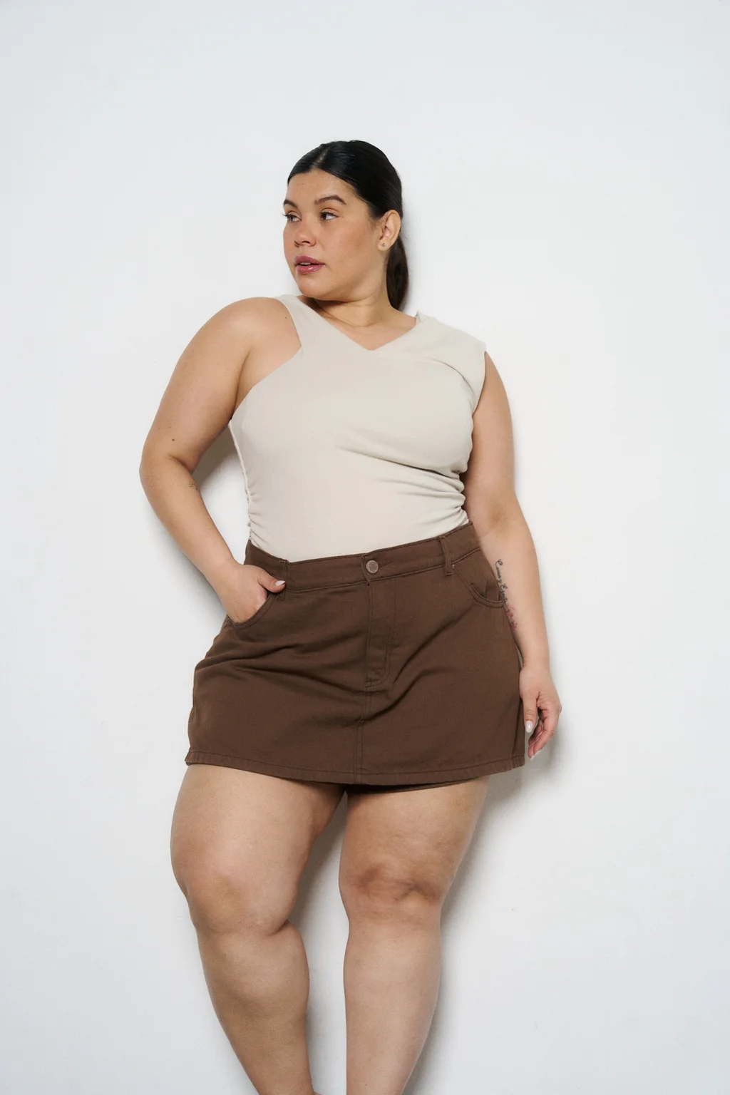 SHORT POLLERA CALISTA CHOCOLATE RÍGIDO