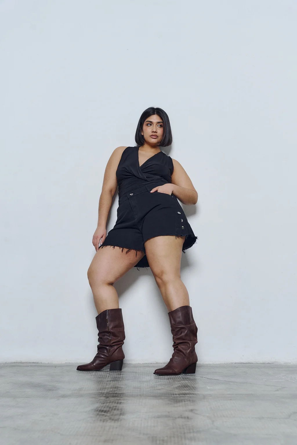 SHORT ELARA TAJO CON 6 BOTONES RIGIDO