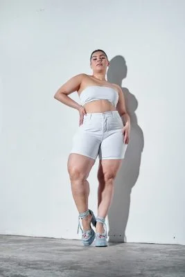 SHORT WHITE