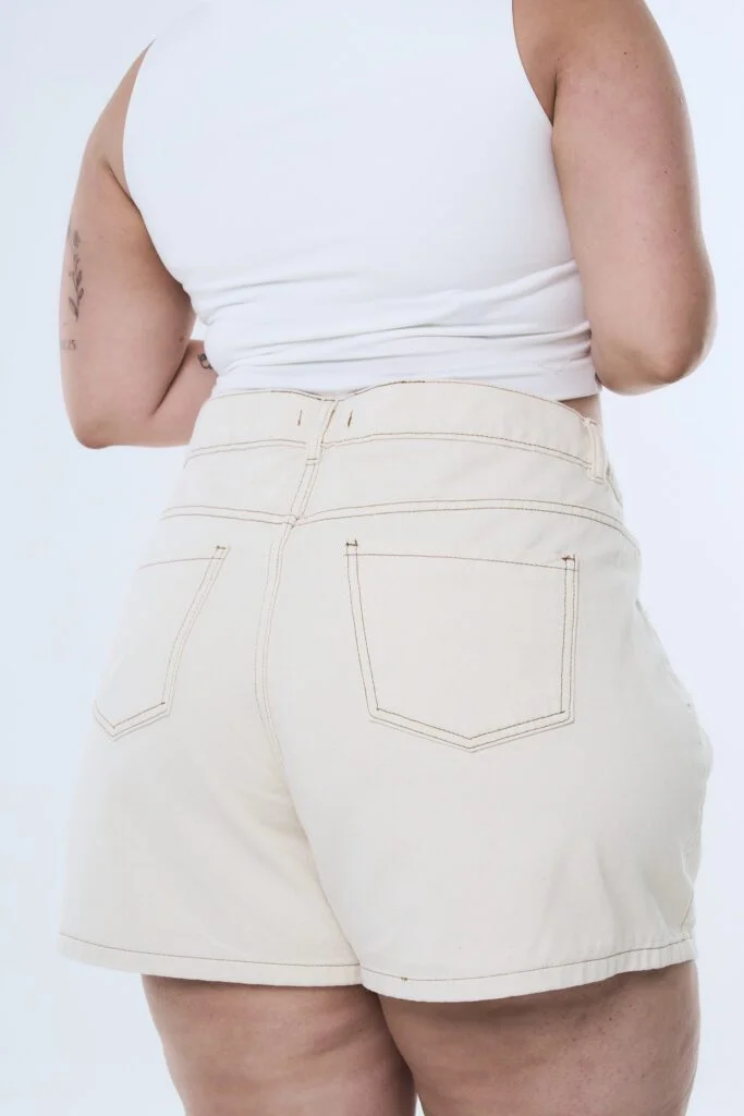 SHORT BEIGE