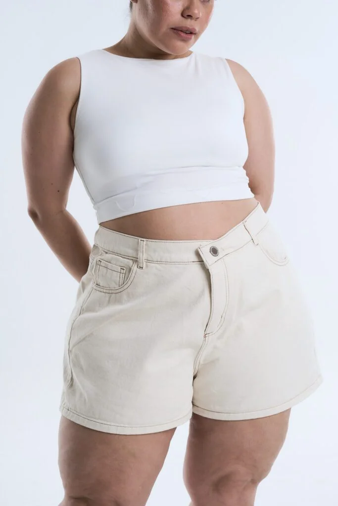 SHORT BEIGE