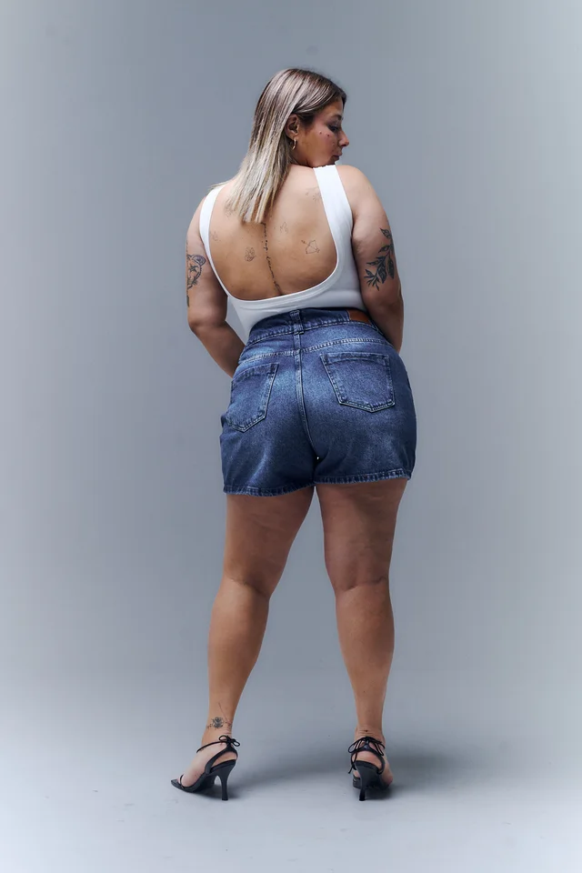 SHORT INDIGO CINTURA ANCHA BIGOTE RIGIDO