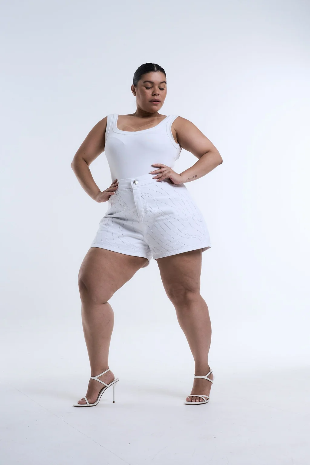 SHORT WHITAVEL STRASS RIGIDO
