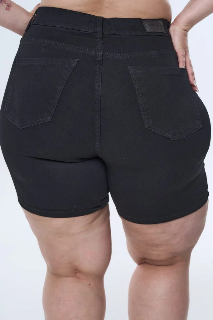 SHORT BLACKÉ
