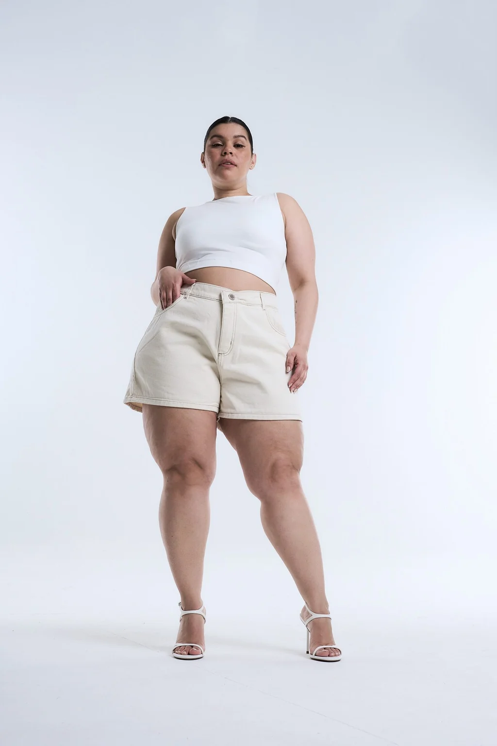 SHORT BEIGE