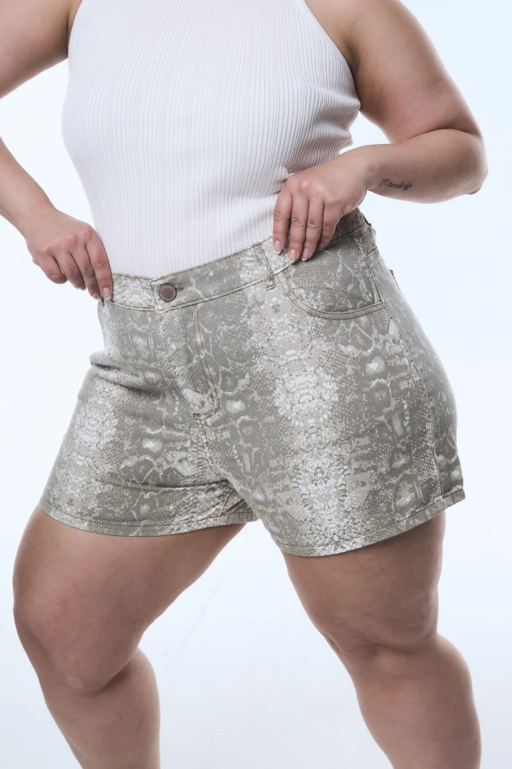 SHORT YARA RIGIDO