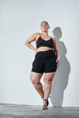 SHORT BLACK