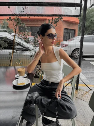 Top Quinn [MICROFIBRA] - Vista 4