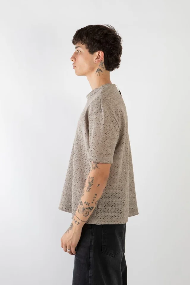 84426 - REMERA OVER TELA TEJIDA