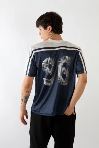 84419 - REMERA TIPO FUTBOL CUELLO V - Vista 3