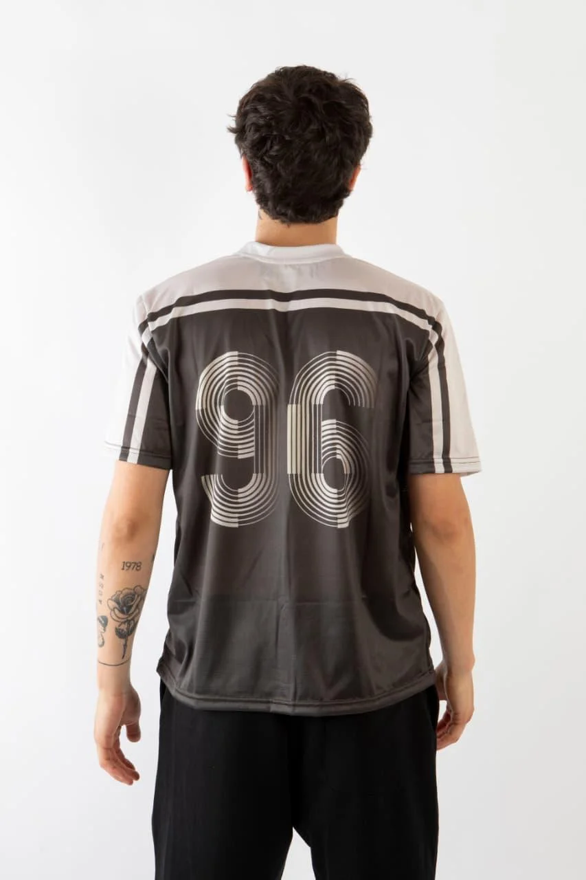 84419 - REMERA TIPO FUTBOL CUELLO V