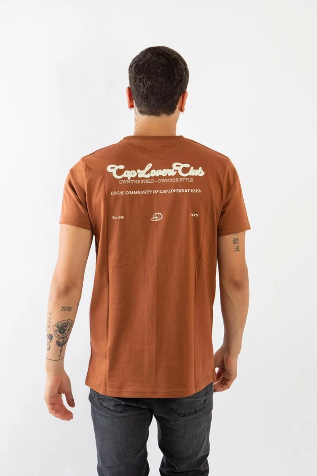 84470 - REMERA CAP LOVERS CLUB DOBLE EST 24/1 BERLIN