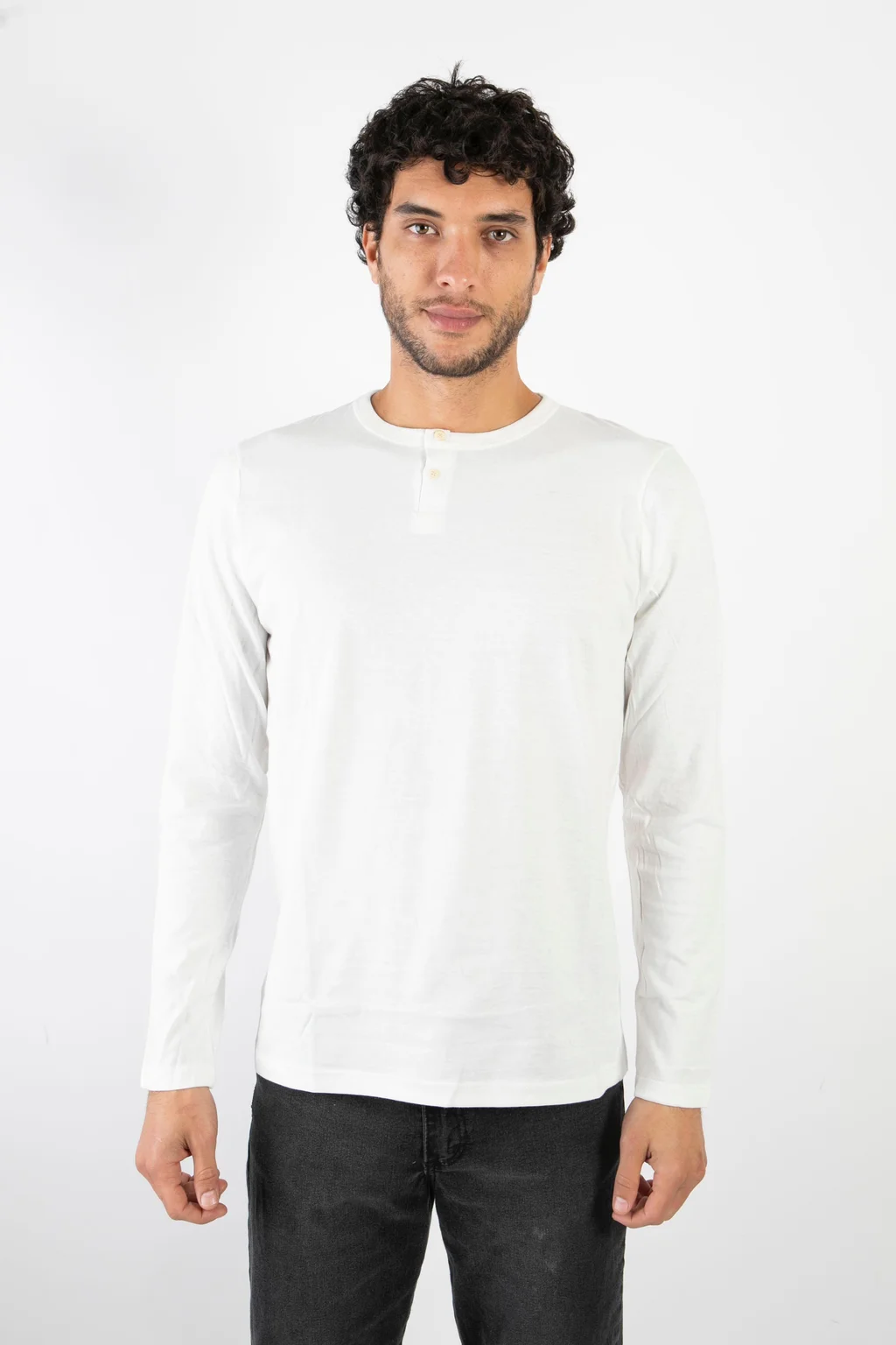 90238 - REMERA CON BOTONES MNG LARGA