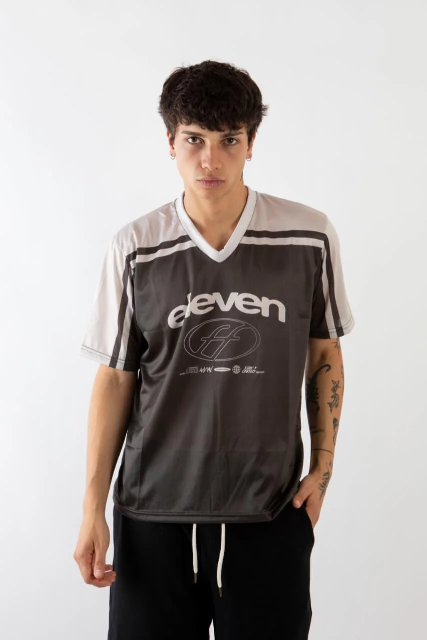 84419 - REMERA TIPO FUTBOL CUELLO V