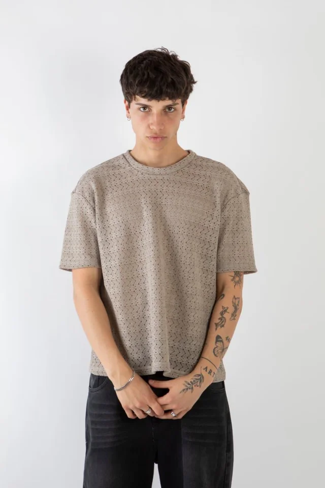 84426 - REMERA OVER TELA TEJIDA