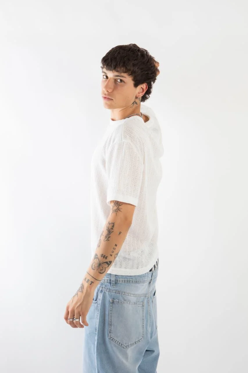 84427 - REMERA OVER TELA TEJIDA