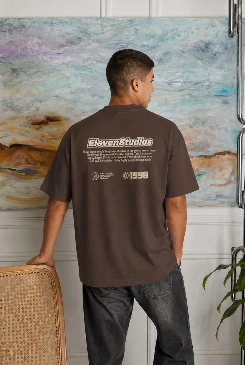 85409 - REMERA BERLIN 24/1 ELVN STUDIOS DOBLE ESTAMPA