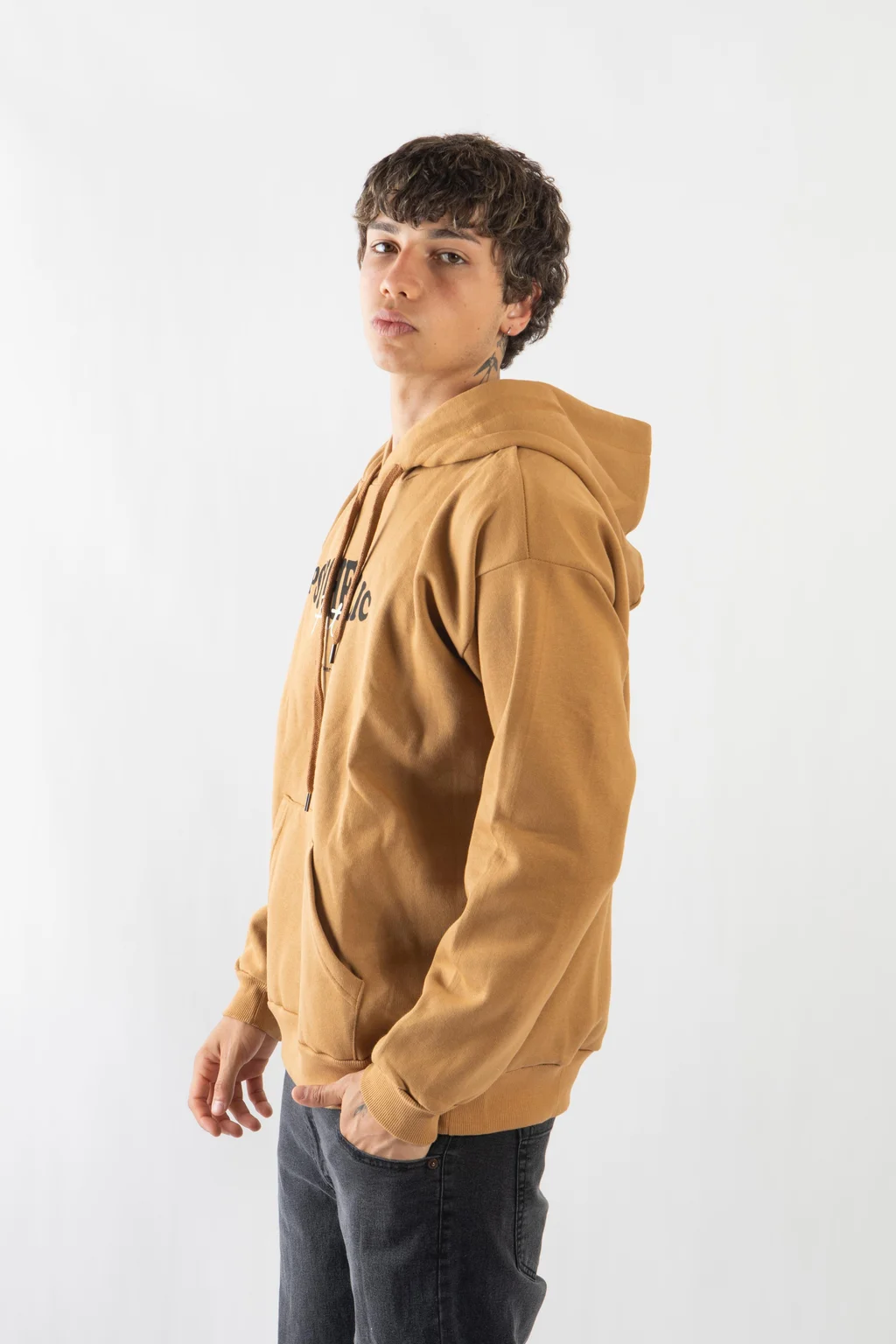 92991 - BUZO C/CAP FRISA OVER EST.
