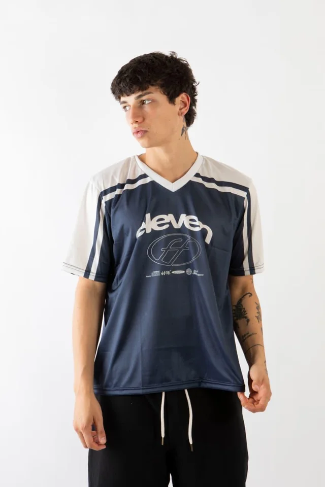 84419 - REMERA TIPO FUTBOL CUELLO V