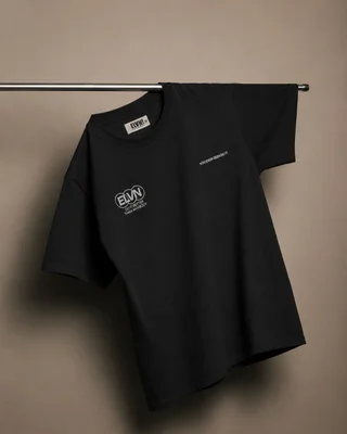 85423 - REMERA BERLIN 24/ ELVN DOBLE ESTAMPA - Vista 1
