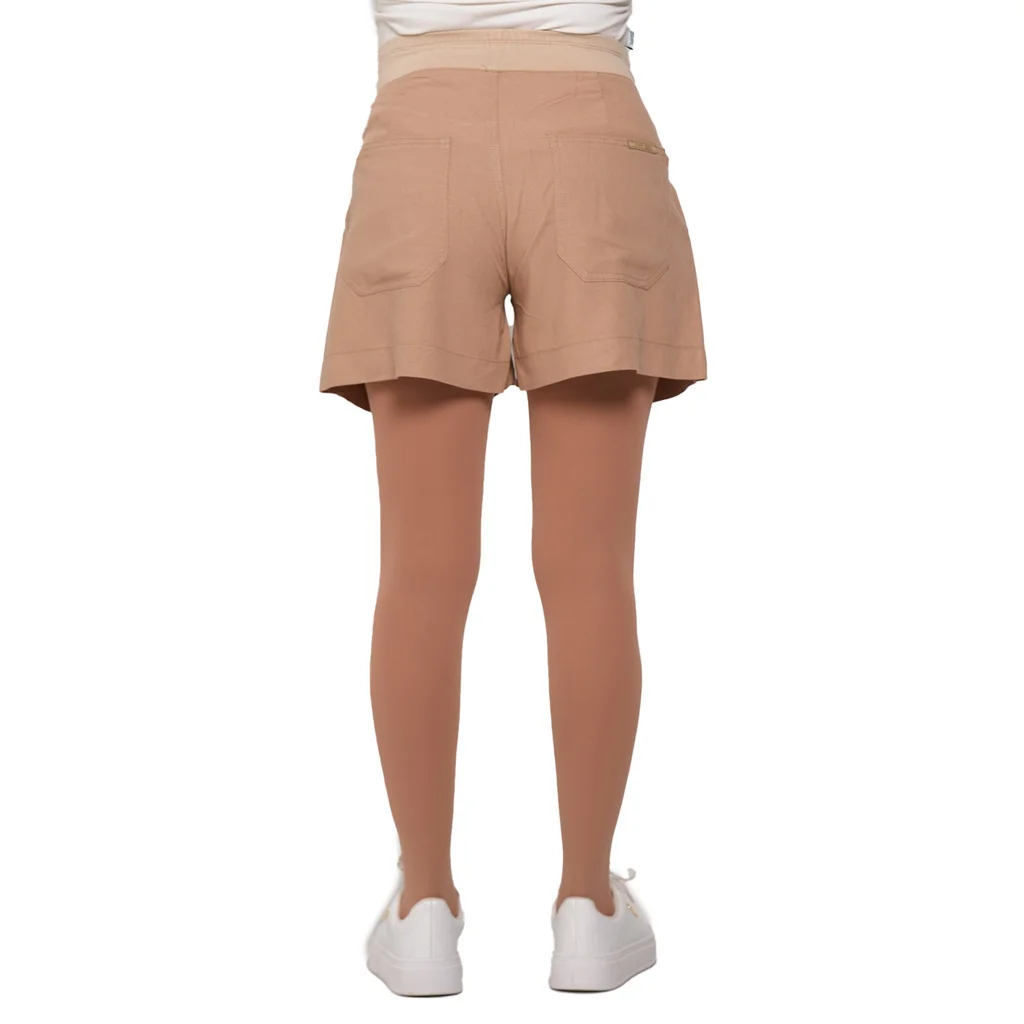 SHORT LINO CON PINZAS Y FAJA ELASTIZADA EN PANZA