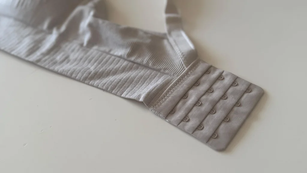 corpiño sin costura deportivo con trama y taza soft desmontable