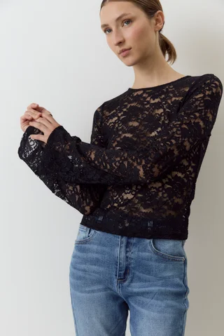 Remera Uchis - Vista 3