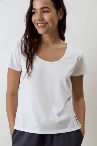 Remera Meghan - Vista 1