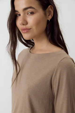 Remera Lucy - Vista 3