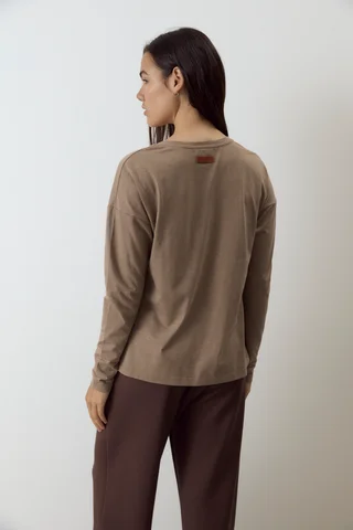 Remera Collins - Vista 3