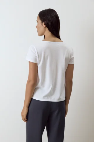 Remera Meghan - Vista 4