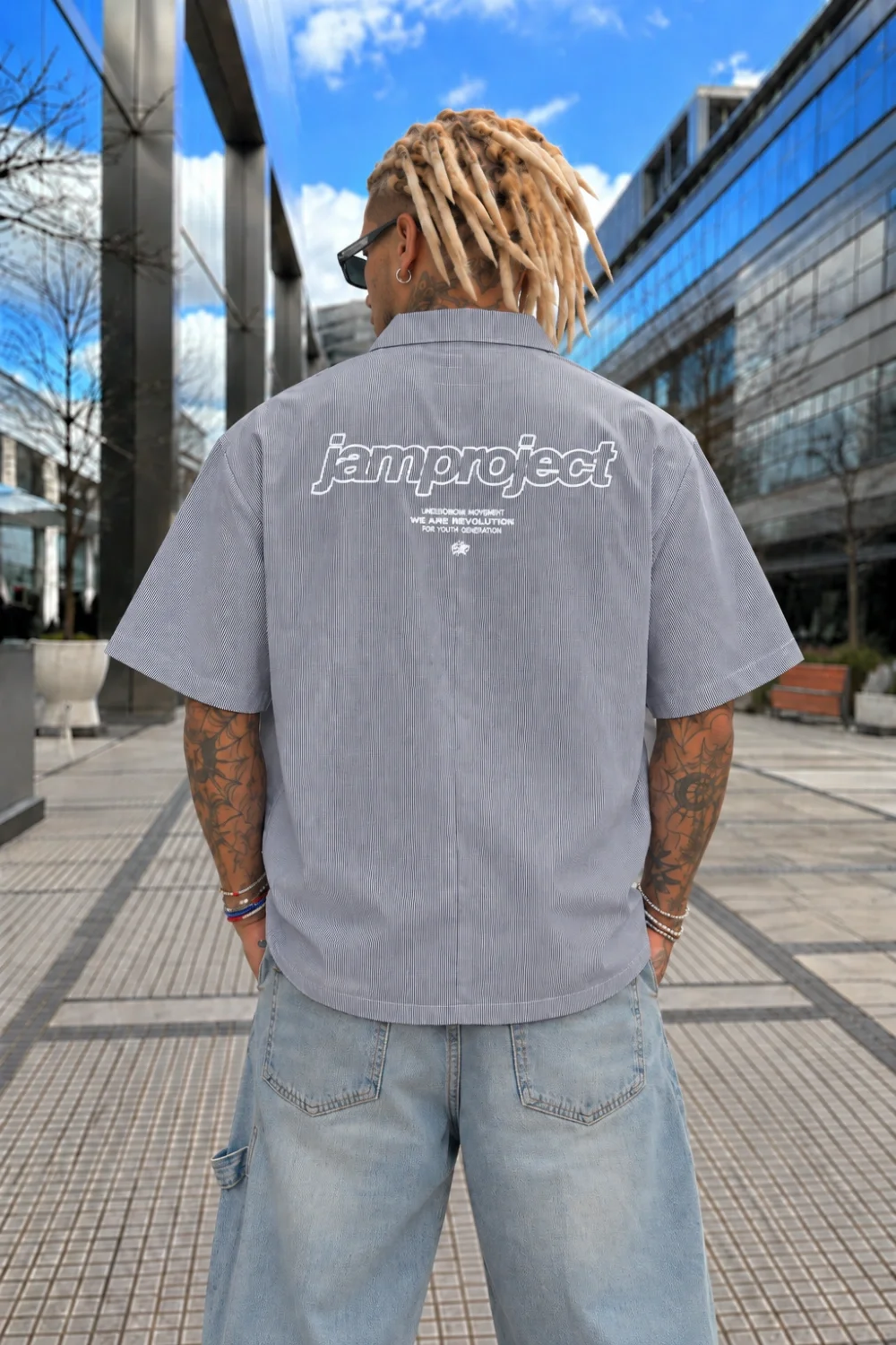 60606 - CAMISA ESTAMPADA RAYITAS