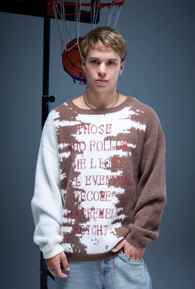 60804 - SWEATER CON LETRA BORDO