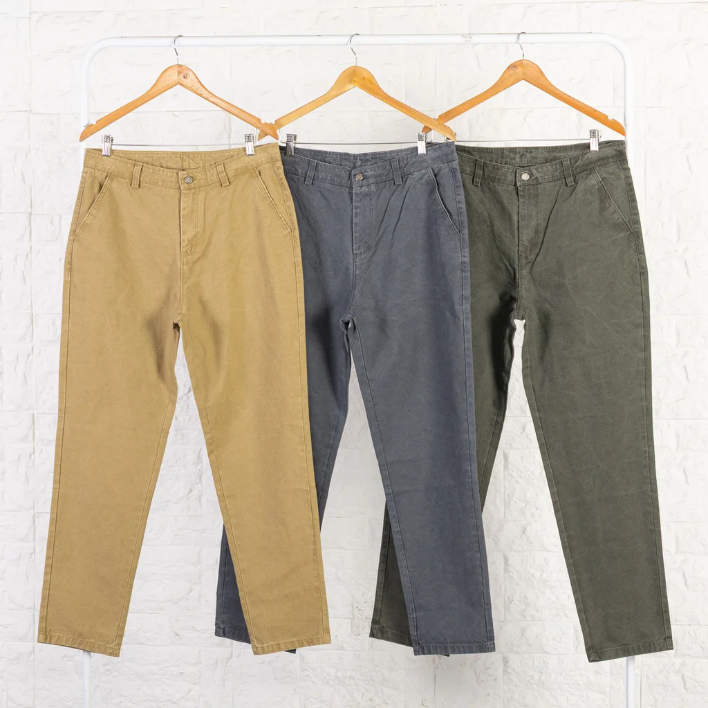 IMJ8922 - Pantalón Regular Fit Chino Rígido